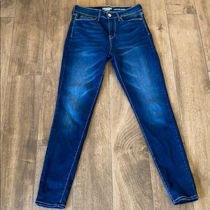 Levi’s Denizen High-Rise Skinny Jeans